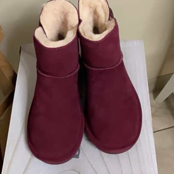 Cozy Warm 🐻 BEARPAW Dark Red Boots - Picture 4 of 8